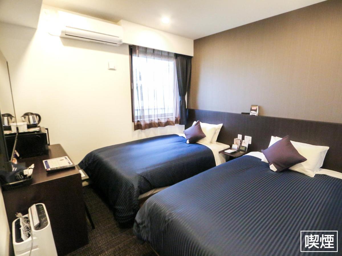 Hotel Livemax Yokohama Stadium Mae Exterior foto